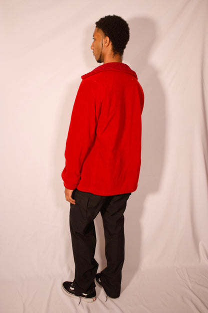Vue de dos manteau rouge en sherpa coupe ample