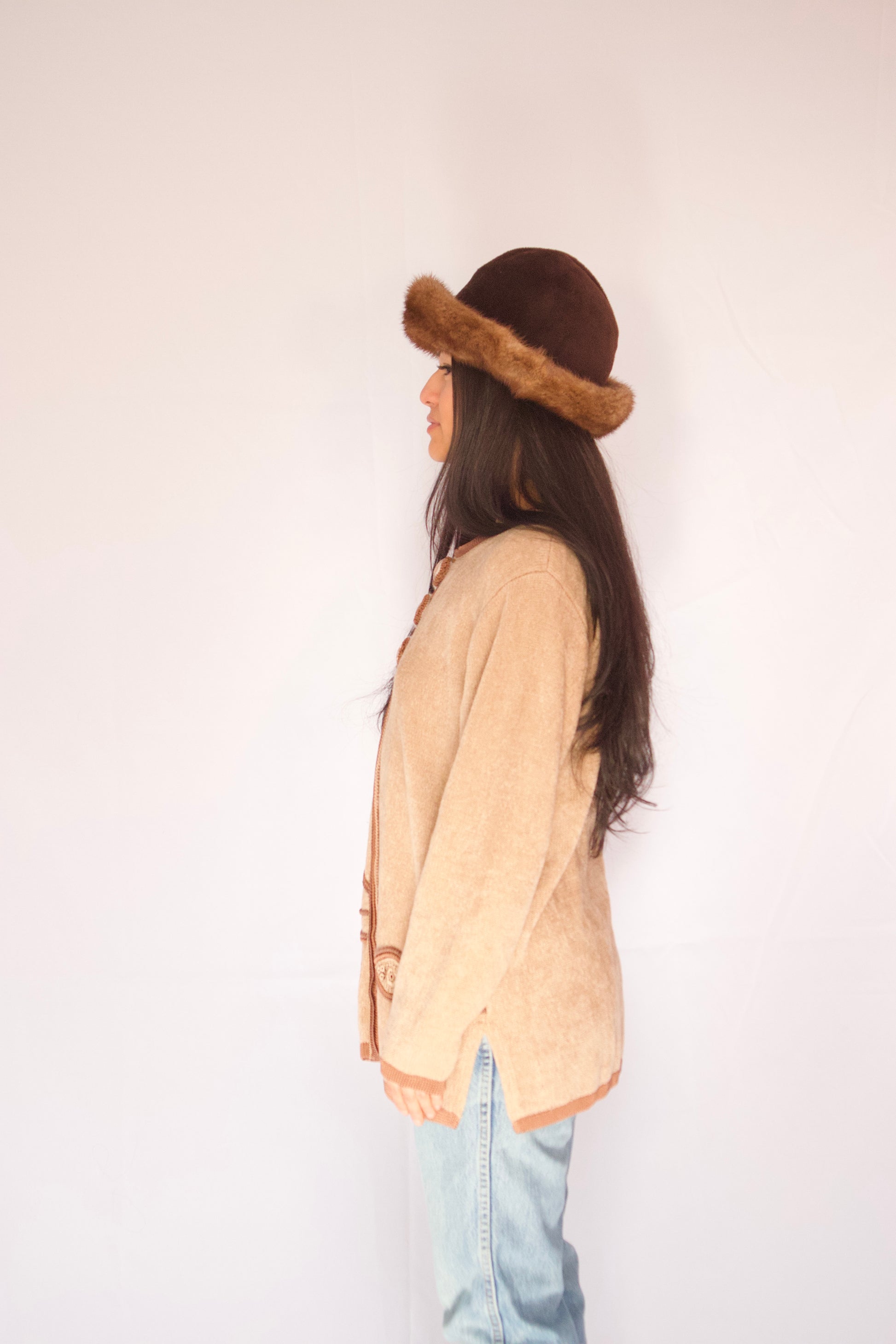 chandail beige vue de profil