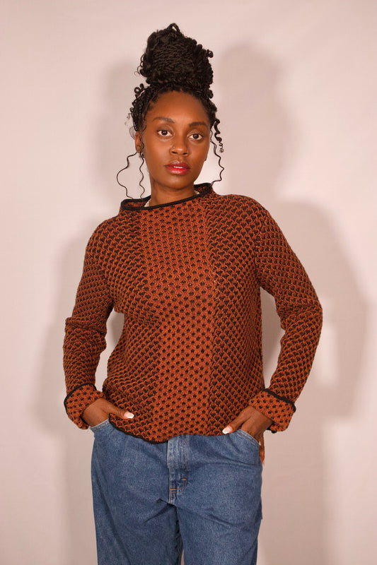 chandail tricot orange et noir porté