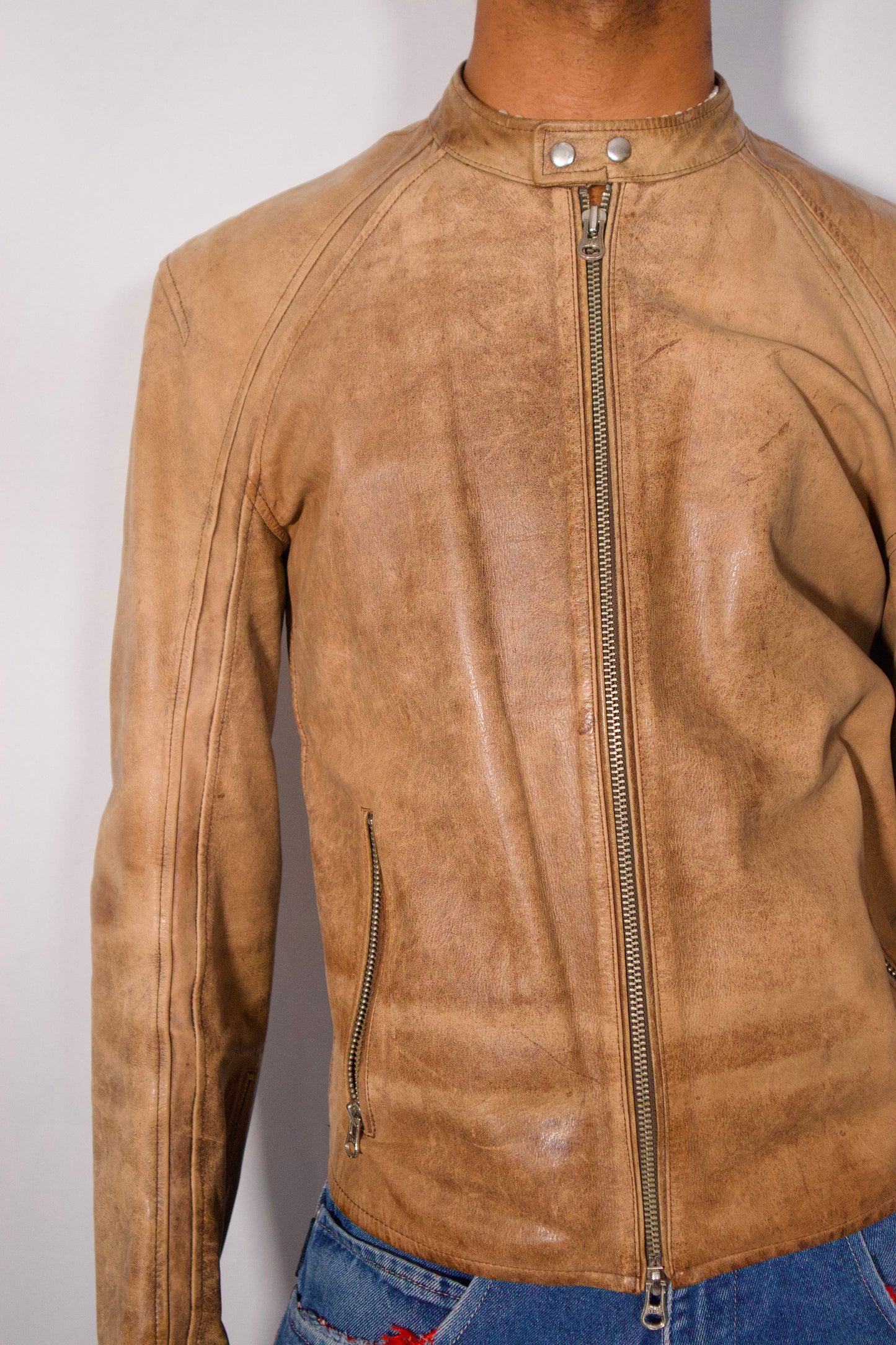 détail cuir beige manteau