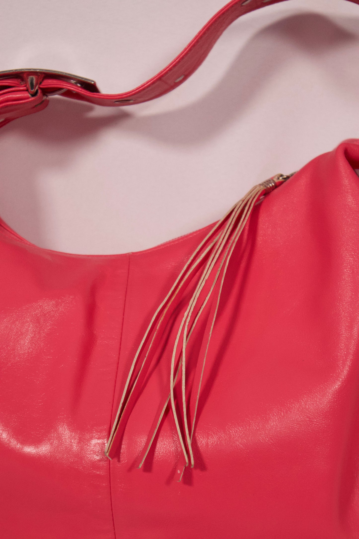 détail franges sac rose cuir