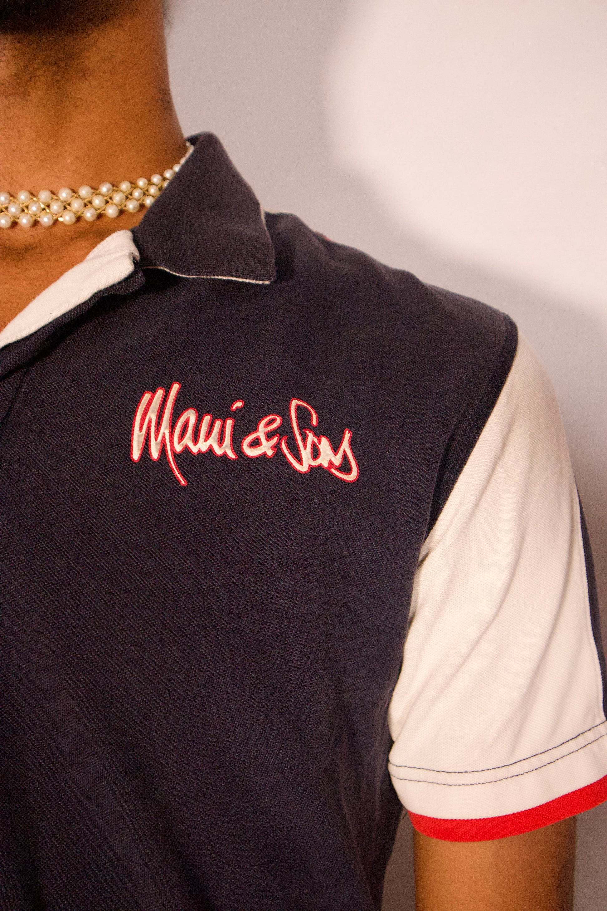 détail logo Maui and Sons