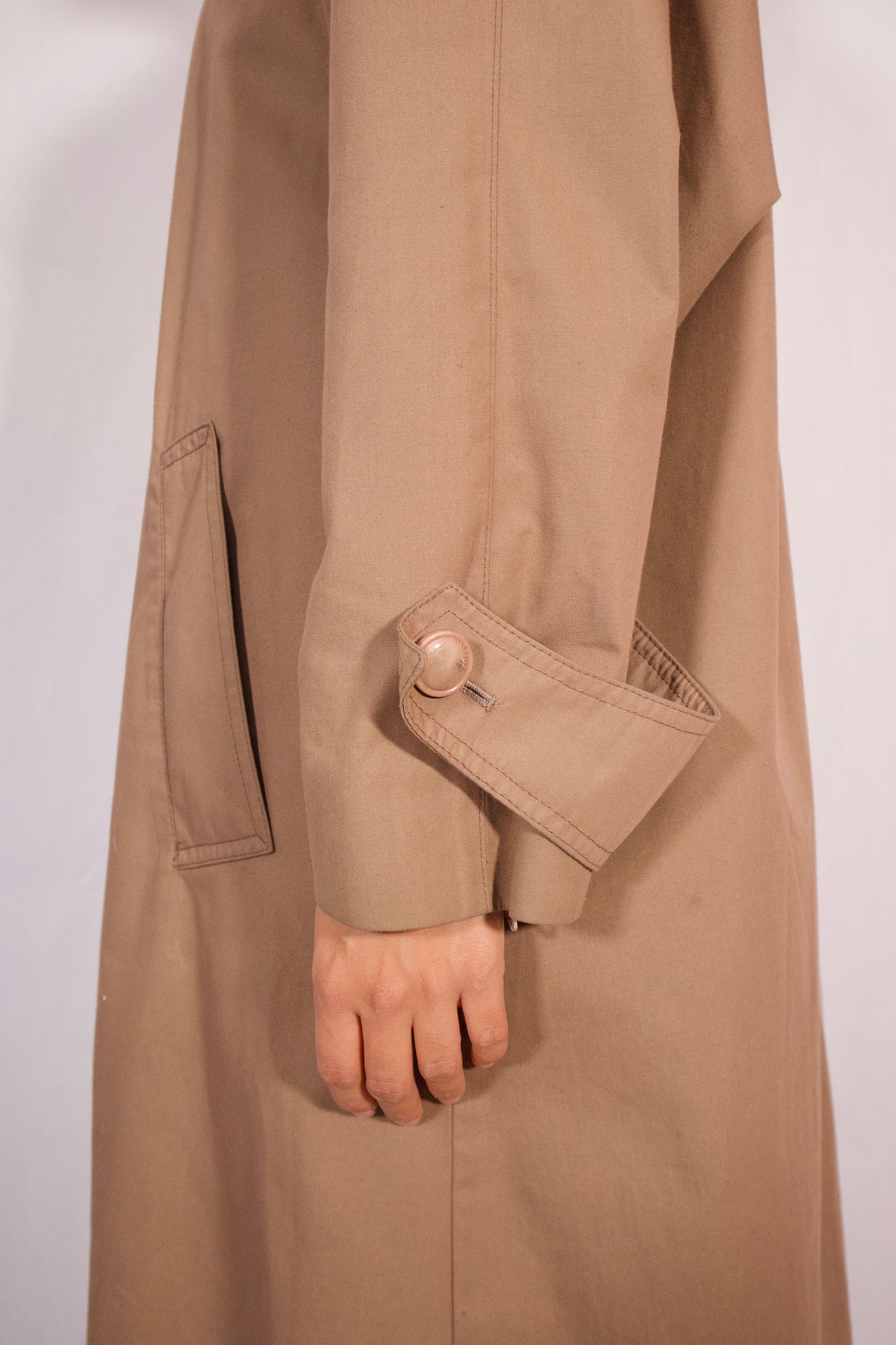 détail manche trench beige