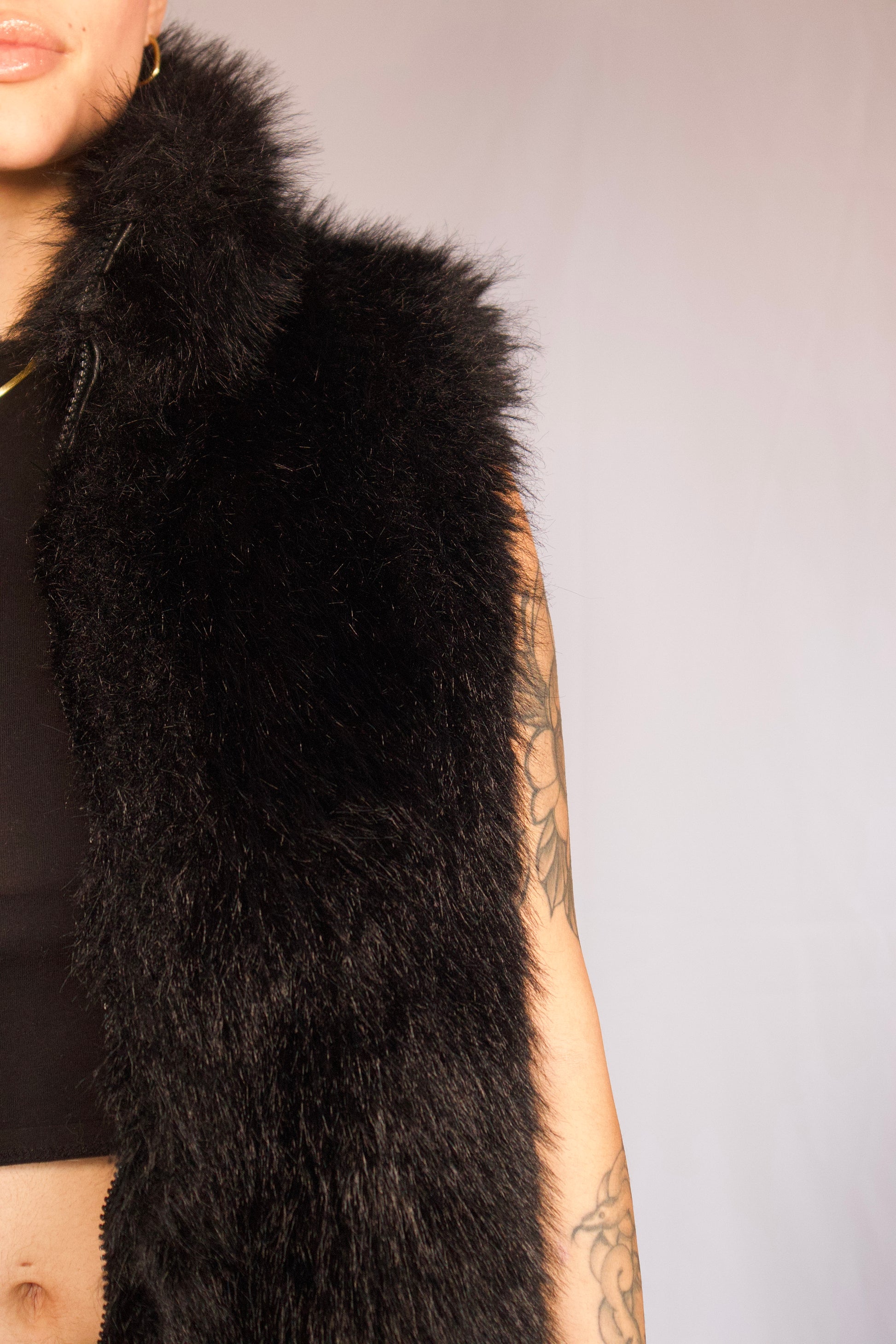détail texture faux fur noir