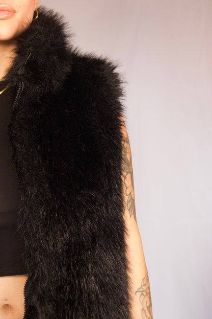 détail texture faux fur noir