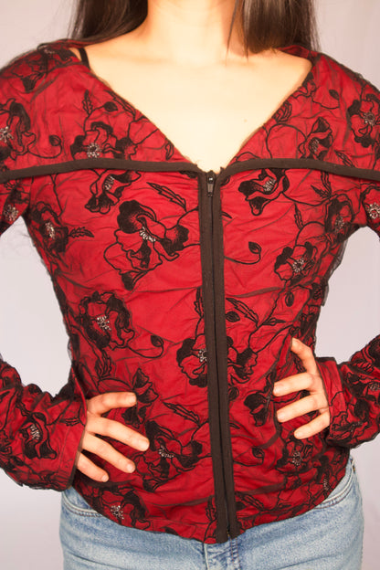 détail veste mesh rouge motifs floraux noir