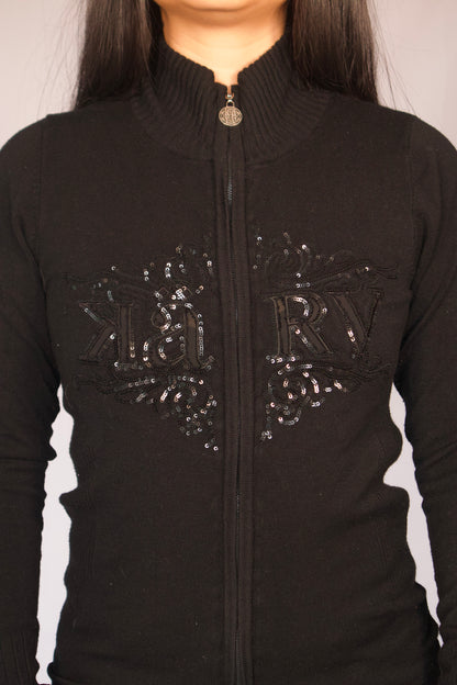 détail veste noire Karv motifs ton sur ton