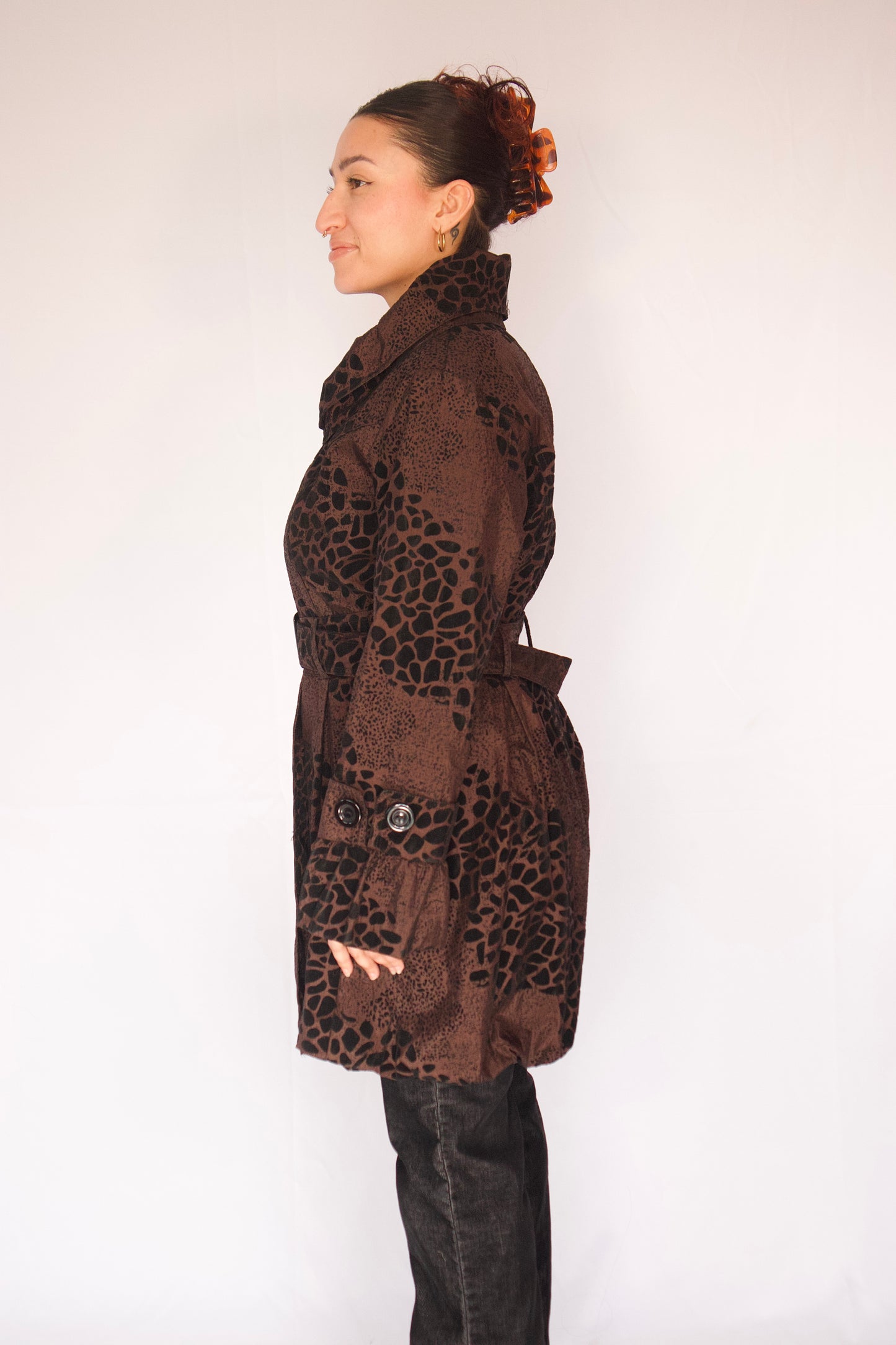 manteau brun vue de profil