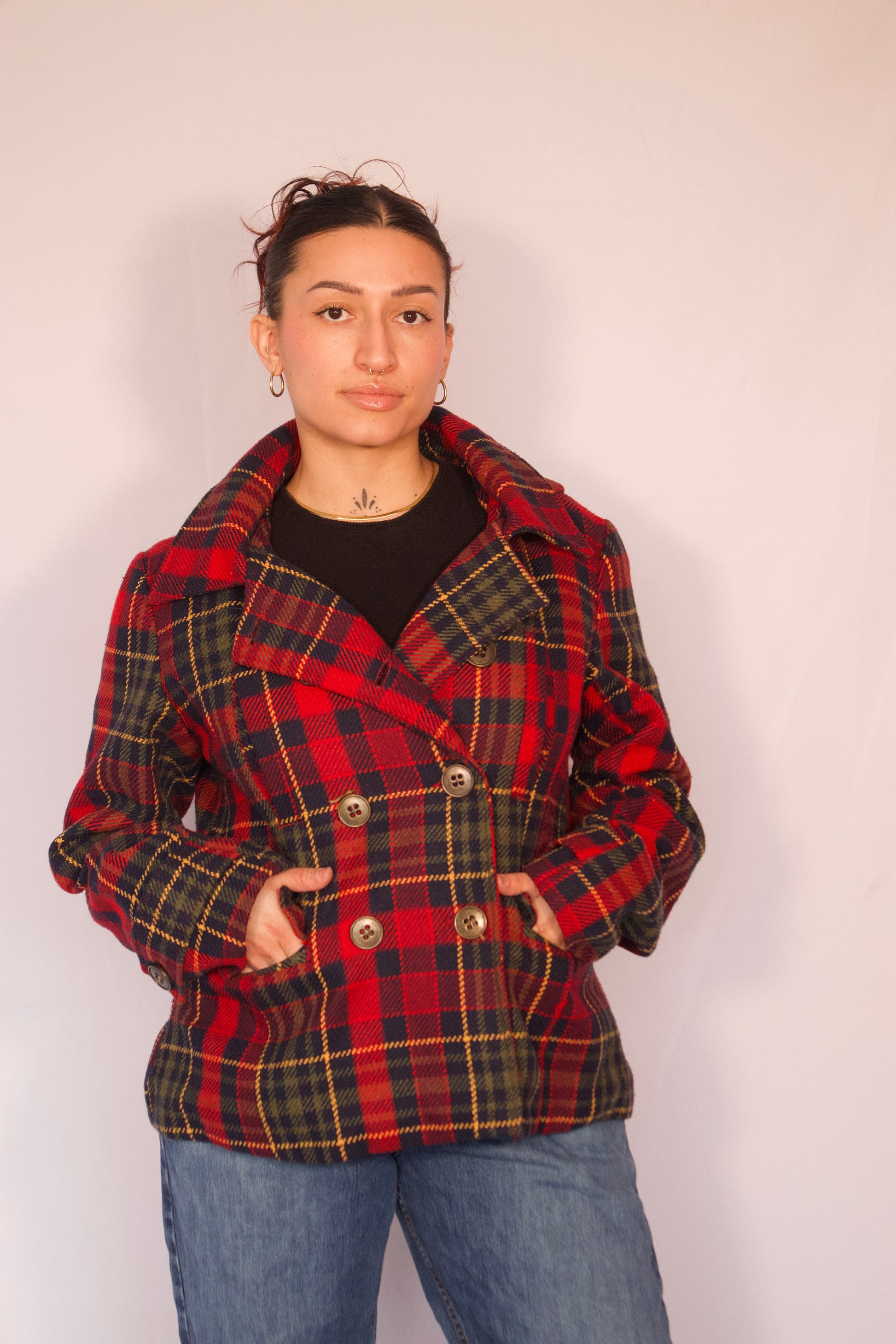 manteau court carreaux rouge et vert vintage seconde main porté