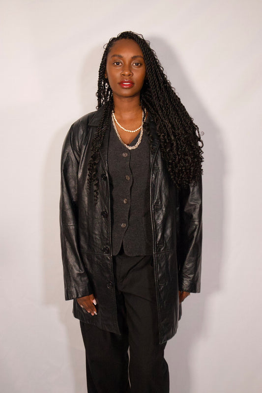 manteau cuir noir coupe droite porté