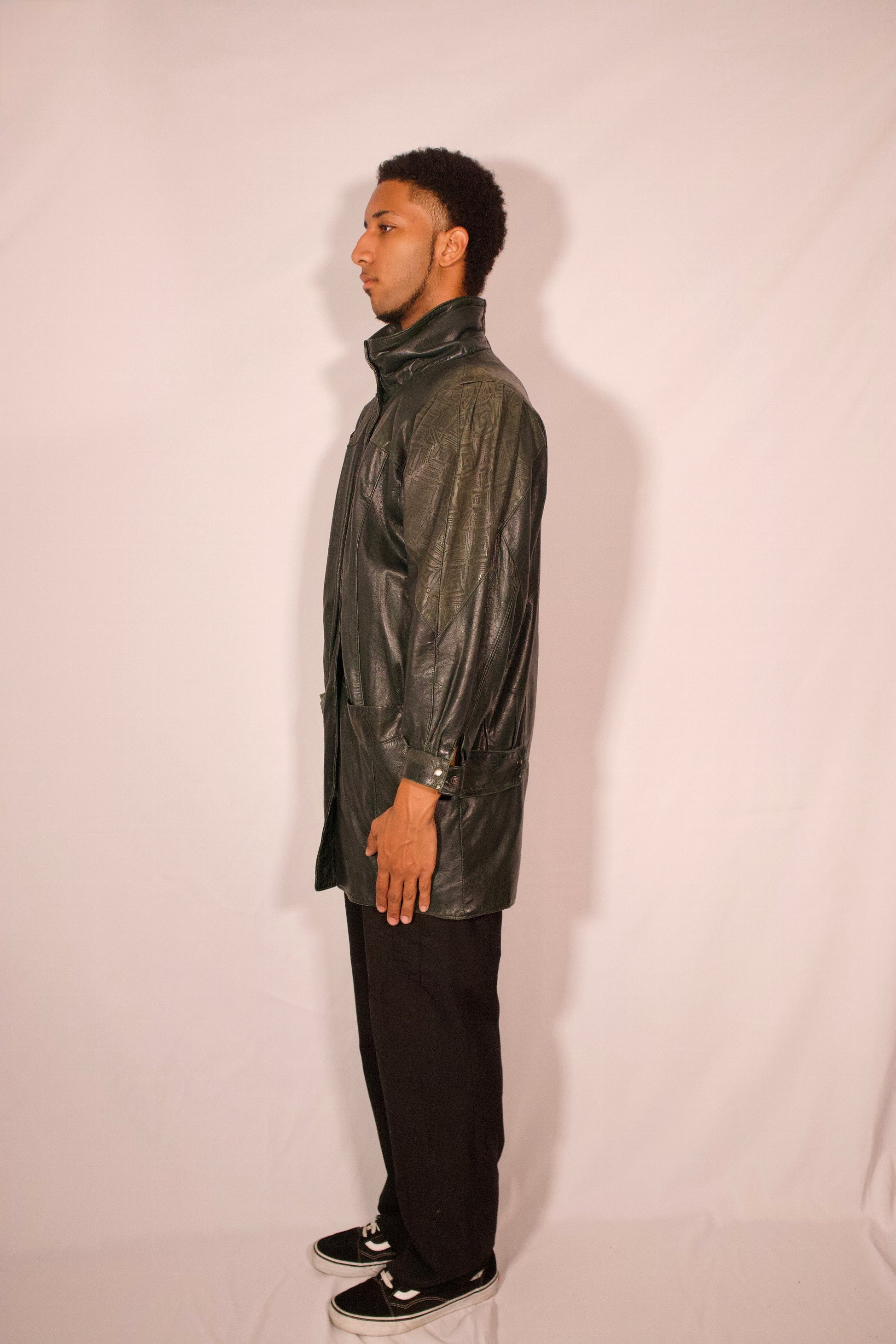 manteau cuir vert vue de profil