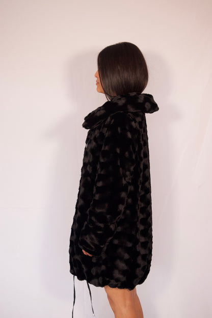 manteau fourrure vue de profil