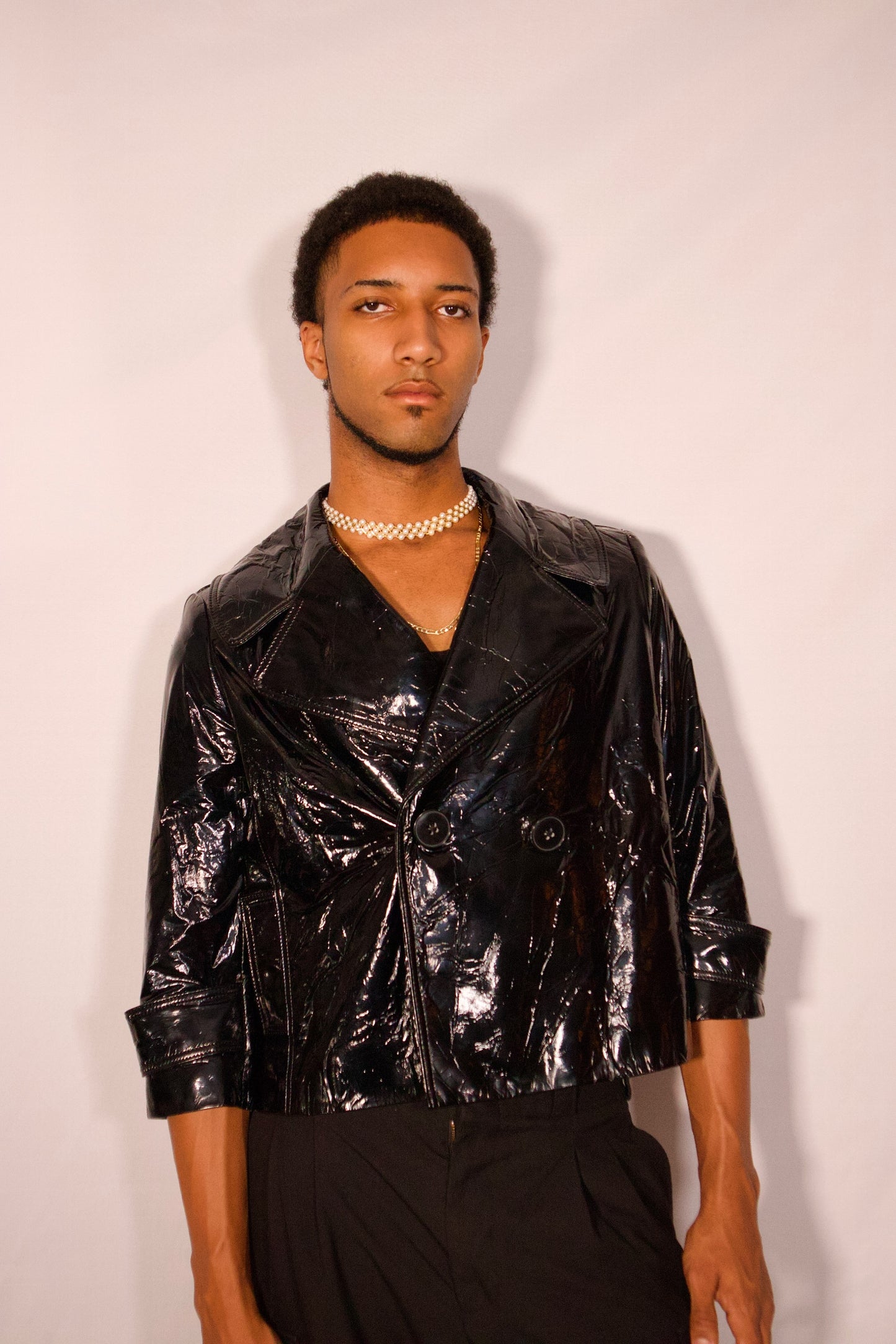 manteau noir Peter Nygard texturé porté