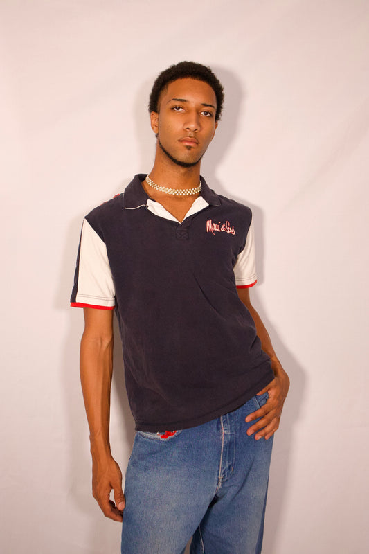 polo bleu marin blanc rouge porté