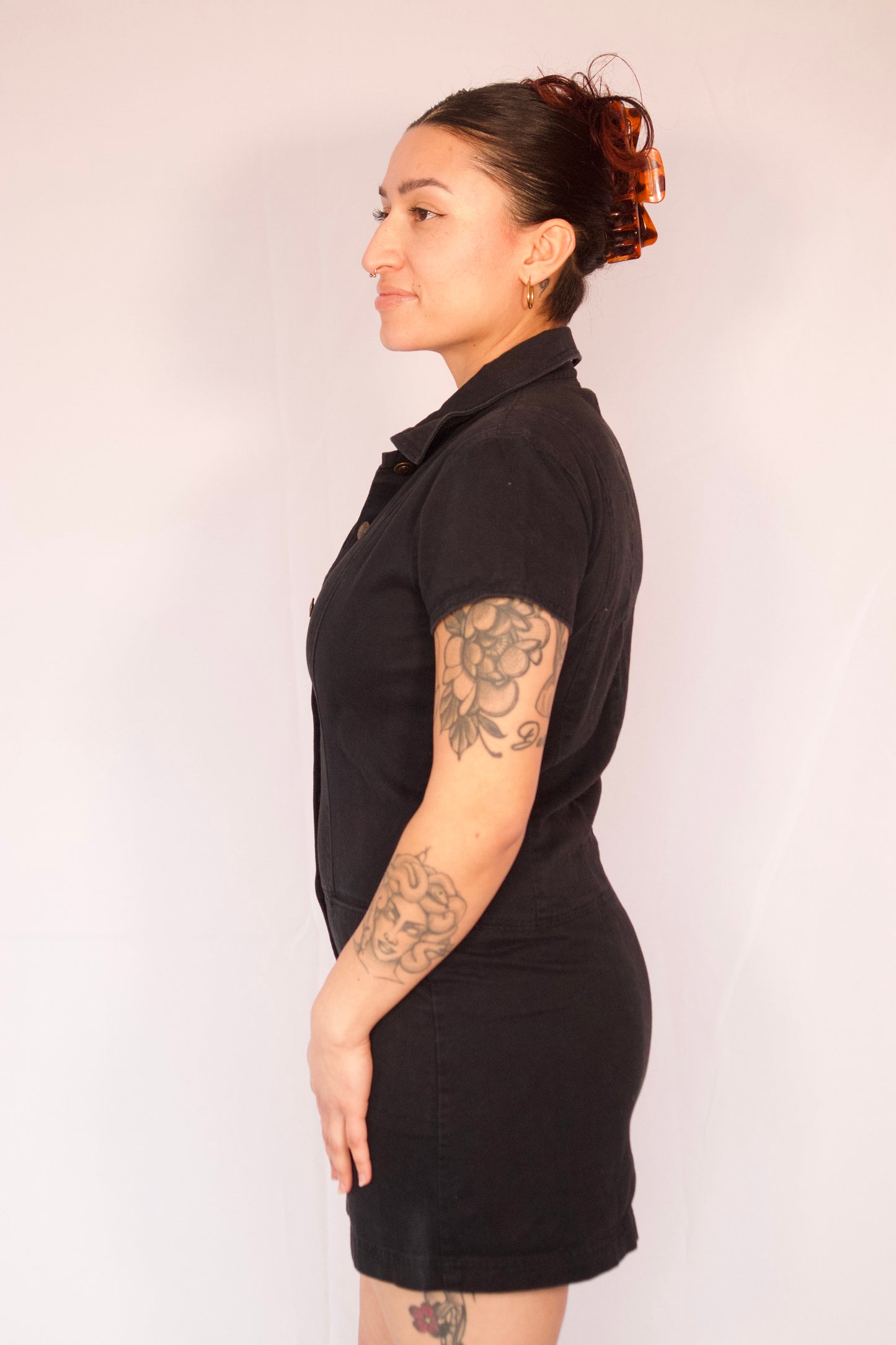 robe noire ajustée Stone Canyon vue de profil