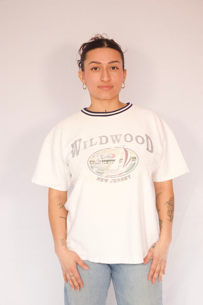 t-shirt blanc imprimé vintage vue de face porté