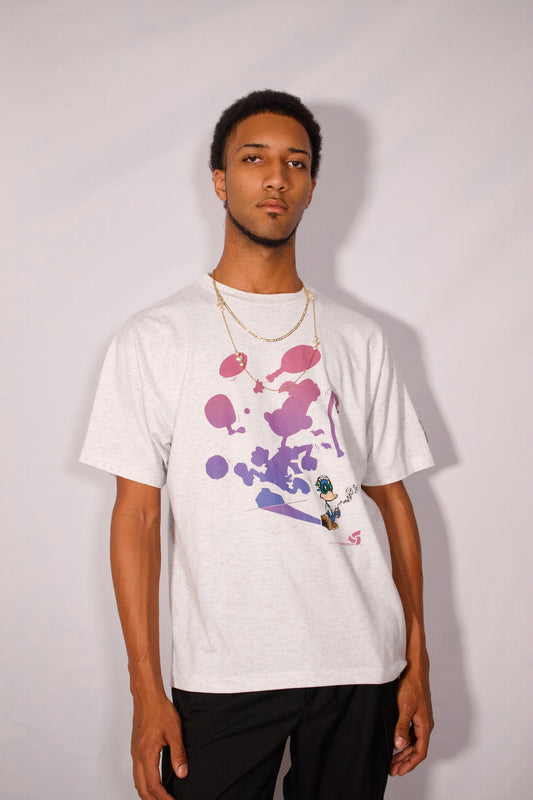 t-shirt gris vintage imprimé artistique porté