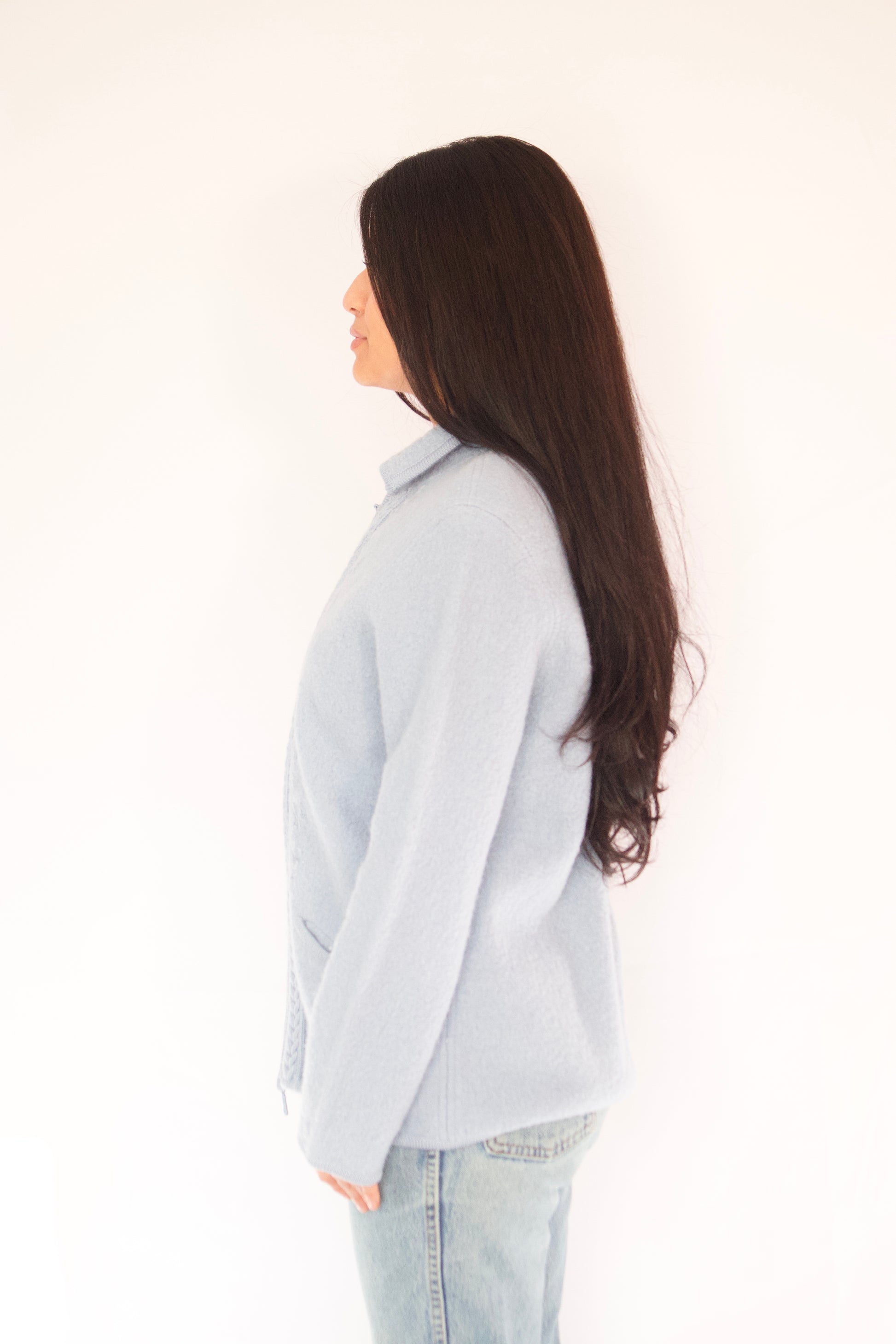 veste bleu pâle vue de profil