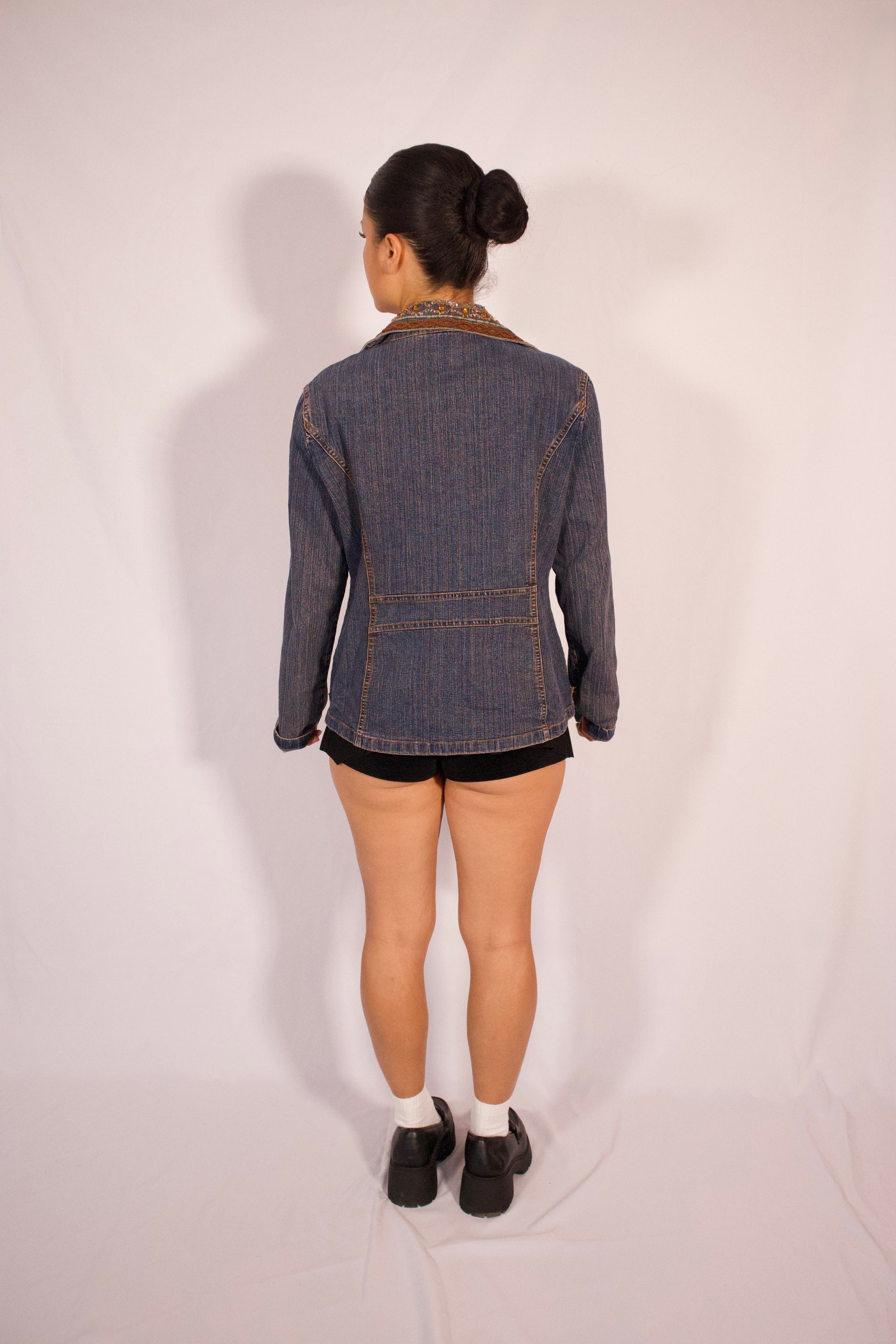 veste denim pailletée vue de dos