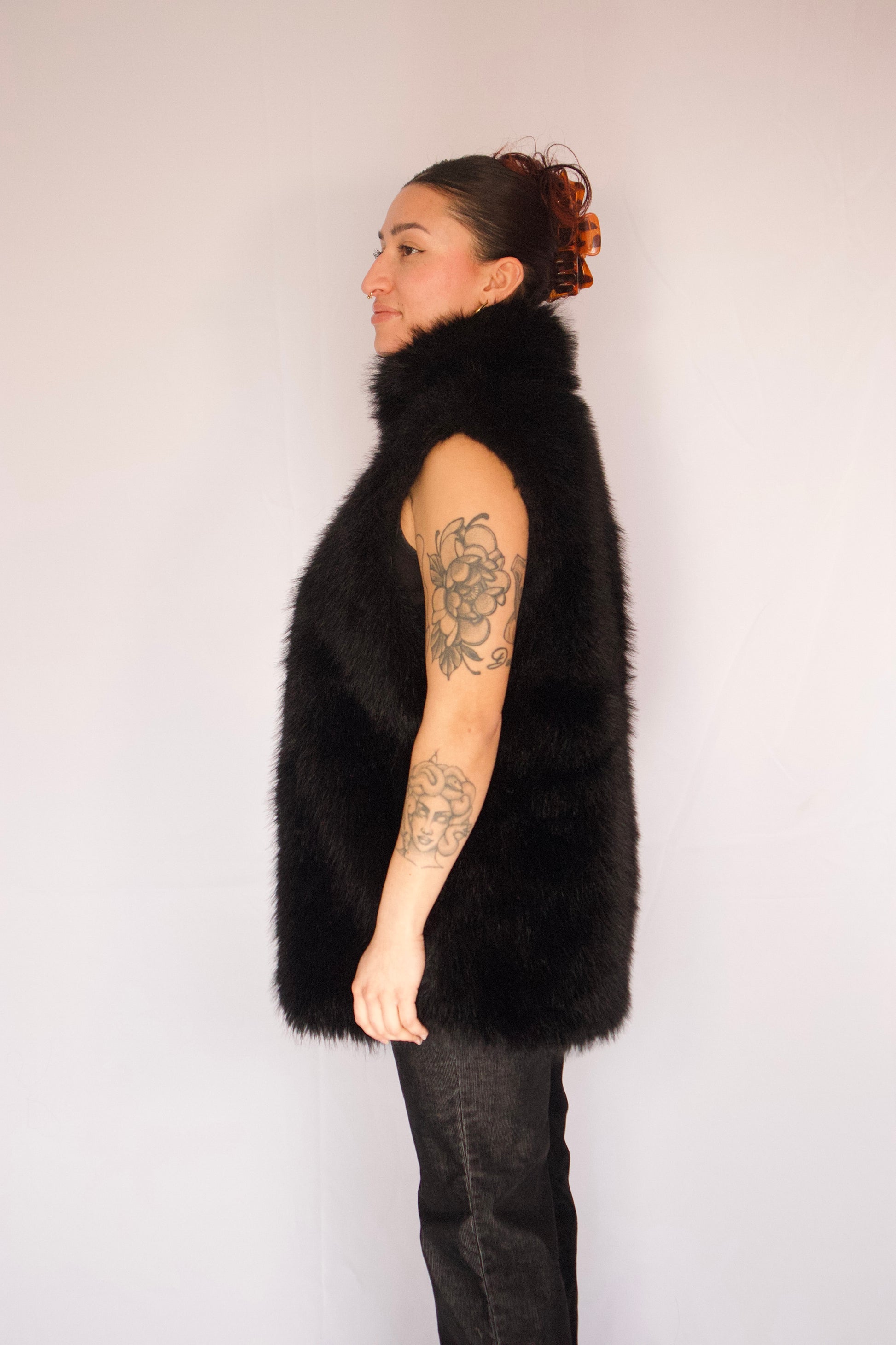 veste faux fur sans manches vue de profil