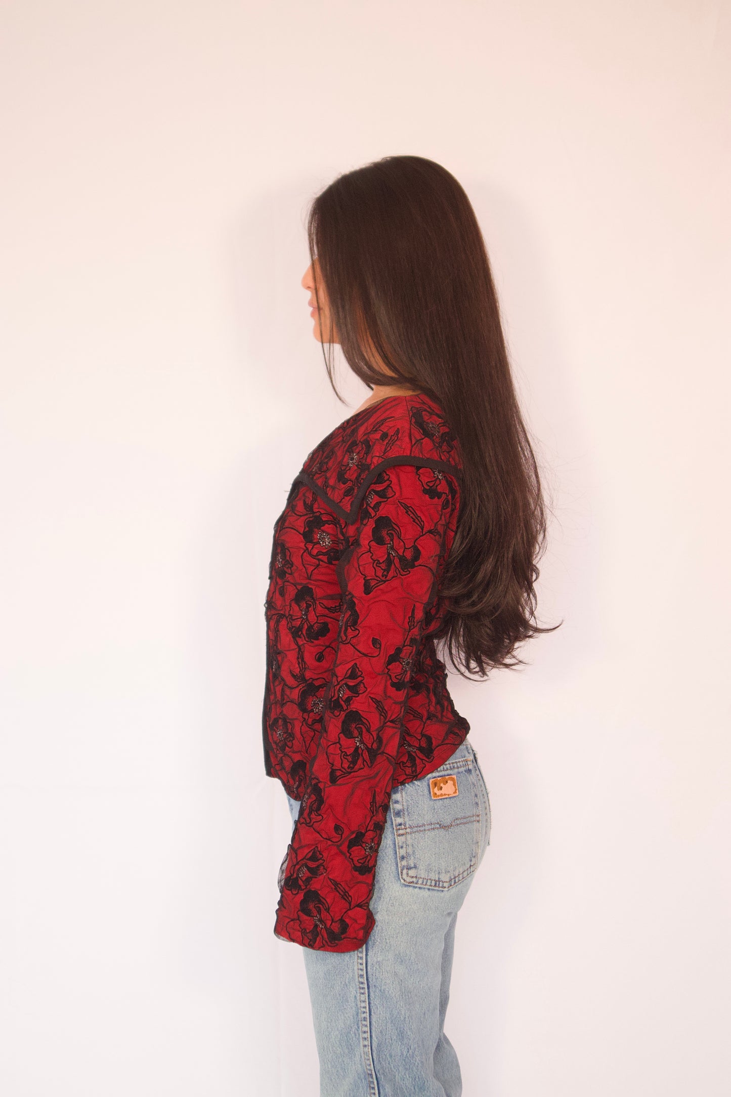 veste mesh rouge motifs floraux vue de profil