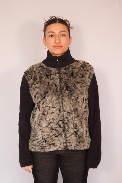 veste noire fausse fourrure vintage tenue portée vue de face