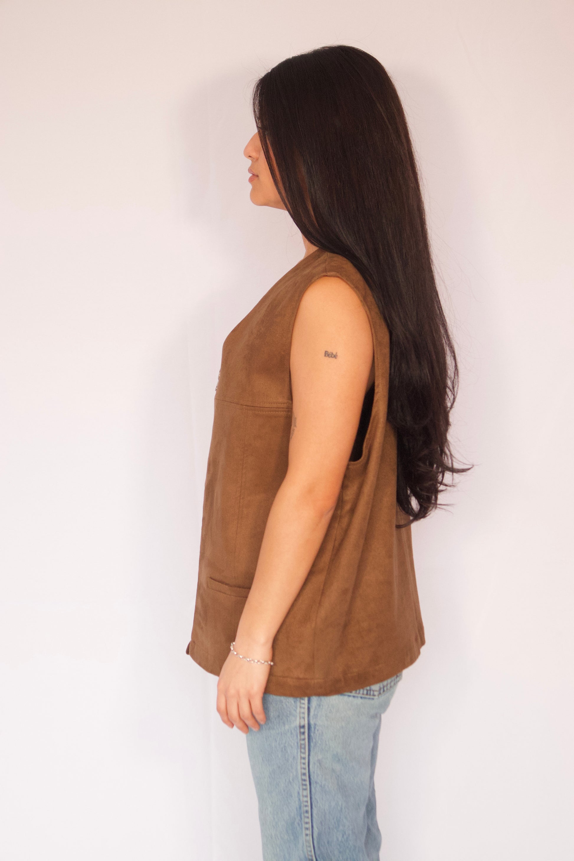 veste sans manches suède vue de profil