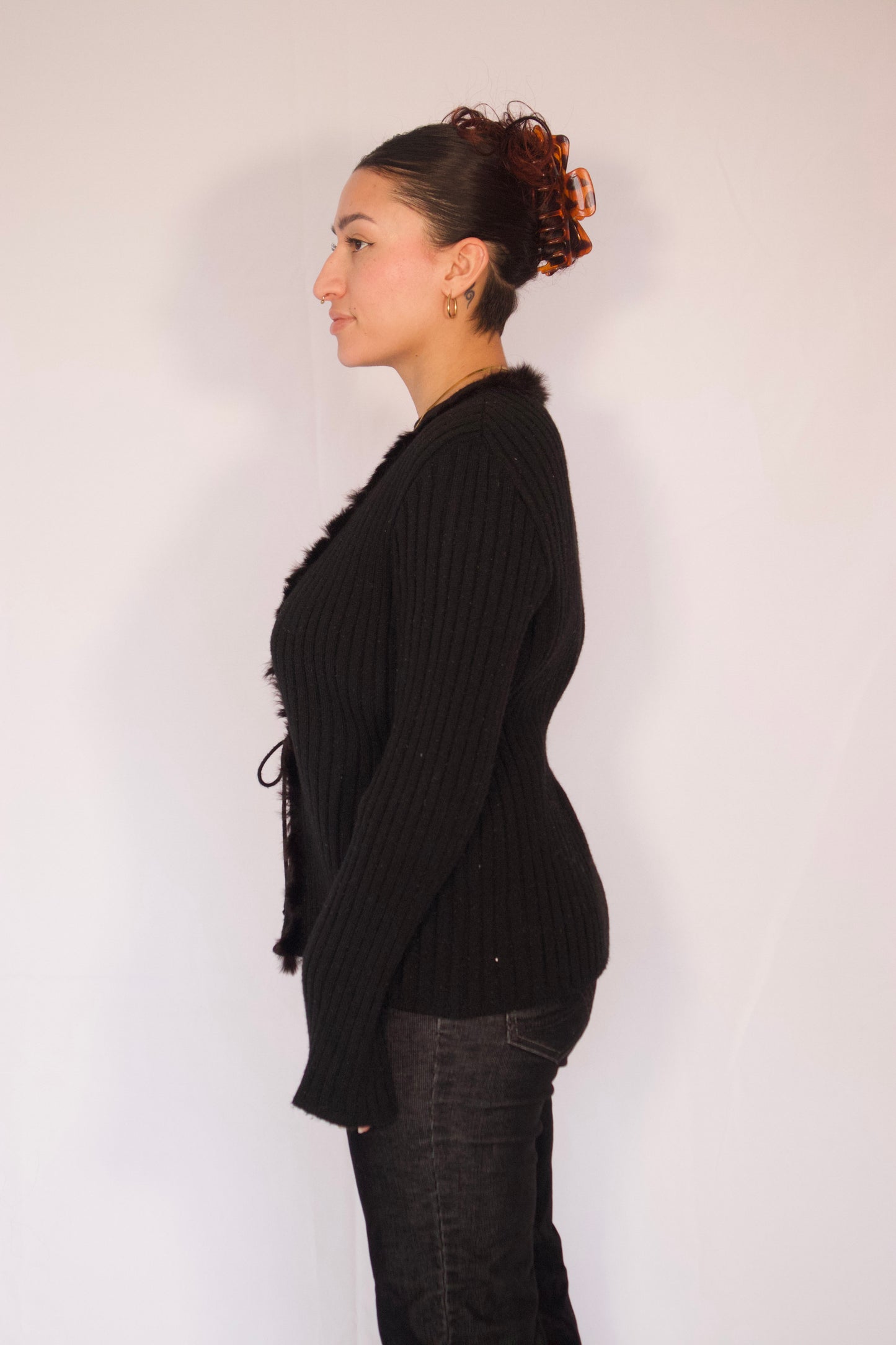 veste tricot noir faux fur vue de profil