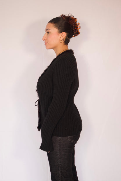 veste tricot noir faux fur vue de profil